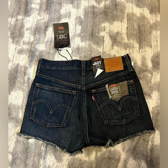 Levi’s 501® HIGH RISE WOMEN'S SHORTS
Size 25 - Picture 3 of 13